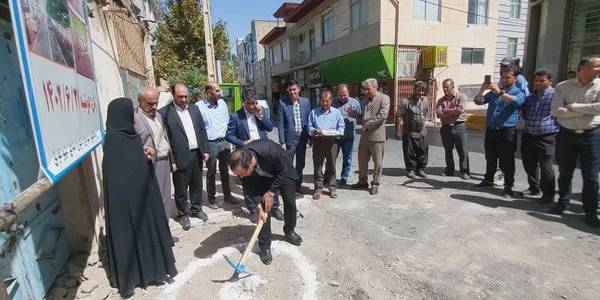 آیین کلنگ‌زنی پروژه ساماندهی و زیبا سازی خیابان امام خمینی(ره) با حضور  دکتر جواد اتابکی سرپرست فرمانداری شهرستان، شهردار و اعضای شورای اسلامی و اهالی محل  برگزار شد.