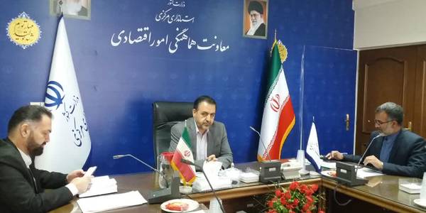 نظارت برعرضه وقیمت محصولات بازار ایام ابتدای مهر ماه با جدیت بیشتر صورت پذیرد.
جلسه کمیته اقدام مشترک تنظیم بازار استان به ریاست میرزاخانی معاون هماهنگی امور اقتصادی وتوسعه منطقه ای وبا حضور اعضای مرتبط برگزار گردید.
در این جلسه آخرین شرایط مرتبط با نظارت بر بازار ایام ابتدای مهر ماه همزمان با بازگشایی مدارس اعم از کیف ،کفش،لوازم تحریر ،پوشاک وسرویس مدارس مورد بررسی قرار گرفت ومقرر شدبا محوریت تعزیرات حکومتی استان ومشارکت اداره کل صمت واتاق اصناف نظارت بر عرضه محصولات مرتبط با جدیت تمام صورت گیرد.
همچنین آخرین شرایط عرضه گوشت قرمز ومرغ در بازار از نظر حجم وقیمت آن مورد بررسی قرار گرفت ومقرر شد بانگاه به منافع عموم مردم ومصرف کننده قیمت ها موردتجدید نظر قرار گرفته ونظارت لازم صورت گیرد واز ورود گوشت مرغ درصورت تعدیل قیمت به نفع مصرف کننده ممانعت بعمل نیاید.
چهار شنبه ۱۴۰۲-۰۶-۲۹