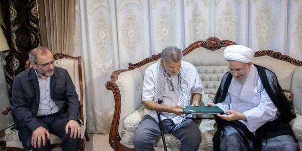 آیت الله اراکی: خدمت در راه خدا توفیق بزرگ جانبازان و ایثارگران است