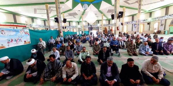 نماز عبادی سیاسی جمعه که مصادف با آغاز هفته دفاع مقدس بود؛ با حضور دکتر اتابکی سرپرست فرمانداری شهرستان تفرش، مدیران، مسئولین ادارات و آحاد مختلف امت ولایت مدار و همیشه در صحنه شهرستان به امامت حجت الاسلام و المسلمین دکتر اجرائی امام جمعه برگزار شد.