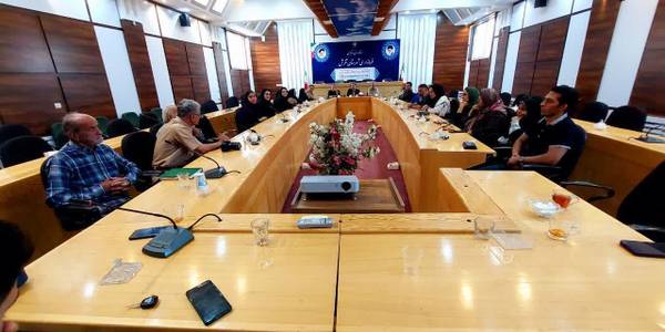 برگزاری نشست صمیمی با هنرمندان تفرشی به مناسبت روز شعر و ادب پارسی (بزرگداشت شهریار)