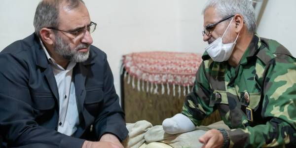 تجلیل استاندار مرکزی از جانباز ۷۰ درصد «حاج اسماعیل روشن»