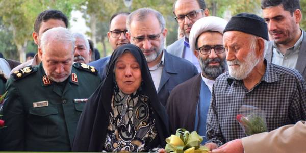 آیین رونمایی از یادمان شهید گمنام شهر نیم ور با حضور سردار سرلشکر سید یحیی رحیم صفوی دستیار و مشاور عالی فرمانده معظم کل قوا در نیروهای مسلح برگزار شد.