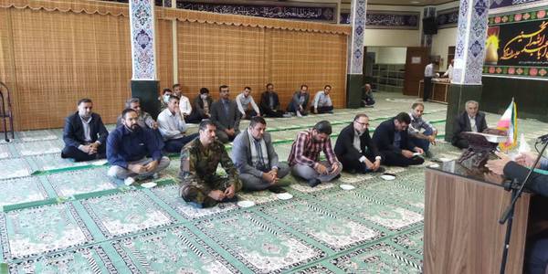 به مناسبت هفته دفاع مقدس ، نشست بصیرتی با حضور بسیجی سید مجتبی آل یاسین معاون توسعه مدیریت و منابع استاندار و همکاران  بسیجی استانداری در نمازخانه استانداری مرکزی برگزار گردید.