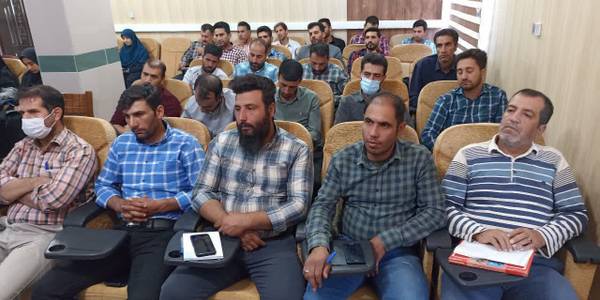 برگزاری کارگاه آموزشی با عنوان آیین نگارش و مکاتبات اداری ویژه دهیاران بخش سربند شهرستان شازند