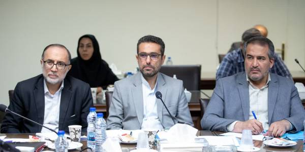 ستاد انتخابات استان مرکزی با حضور دکتر مخلص الائمه استاندار مرکزی، دکتر سید مجتبی آل یاسین معاون توسعه مدیریت و منابع استاندار و رییس کمیته پشتیبانی ستاد انتخابات، رئیس دفتر نظارت و بازرسی انتخابات، رئیس ستاد انتخابات استان، فرمانداران و مدیران مرتبط برگزار شد.