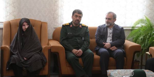 دیدار استاندار مرکزی و جانشین سازمان بسیج با خانواده شهید «رضا پاکپور»