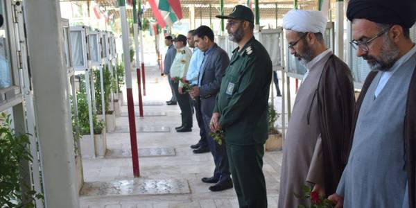 مراسم مهمانی لاله ها و غبار روبی و گلباران قبور مطهر شهدا در شهرستان محلات برگزار شد.