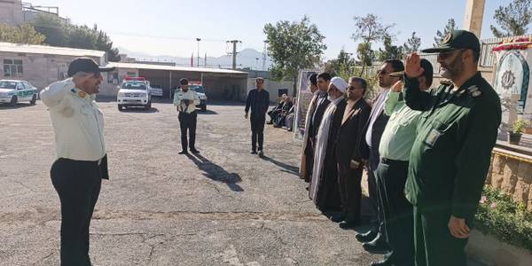 صبحگاه مشترک نیروهای نظامی و انتظامی در شهرستان محلات