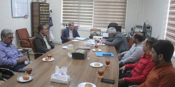 فرماندار با رئیس و کارکنان دامپزشکی خمین دیدار کرد.