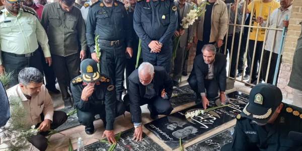 ادای احترام سردار قاسم رضایی جانشین فرمانده کل انتظامی جمهوری اسلامی ایران به مقام شامخ شهدا