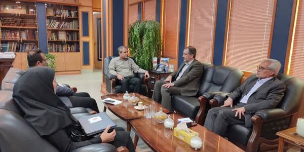 رستمی مدیر کل آموزش فنی و حرفه ای استان مرکزی به همراه رییس این نهاد در ساوه با مهدی الیاسی معاون استاندار و فرماندار ویژه شهرستان ساوه دیدار و گفت و گو کردند.