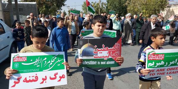 مردم و نوجوانان انقلابی و ولایتمدار شهرستان تفرش امروز بعد از اقامه نماز عبادی و سیاسی جمعه در حمایت از مردم مظلوم فلسطین و محکومیت جنایات رژیم غاصب صهیونستی به تظاهرات پرداختند.