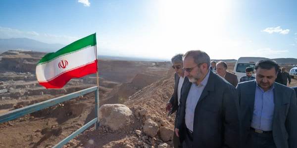 بازدید استاندار مرکزی از سایت استخراج و فرآوری طلا در خمین