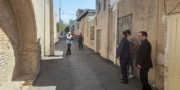 بازدید اتابکی سرپرست فرمانداری شهرستان به همراه مرزبان مدیرکل میراث فرهنگی و صنایع دستی و گردشگری استان و احمد جعفری عضو شورای شهر از مسجد ششناو و قسمت های آسیب دیده این بنای تاریخی و تصمیم گیری در خصوص مرمت بنا.