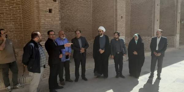 بازدید اتابکی سرپرست فرمانداری شهرستان به همراه مرزبان مدیرکل میراث فرهنگی و صنایع دستی و گردشگری استان و احمد جعفری عضو شورای شهر از امامزاده محمد (ع) و دیدار با اعضای هیات امنای امامزاده و تصمیم گیری در خصوص مرمت این بنای تاریخی و مذهبی.