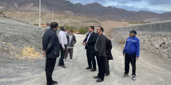 عصر امروز جواد اتابکی سرپرست فرمانداری به همراه محسن درودیان بخشدار مرکزی با حضور در روستای کهک ضمن دیدار با اهالی، مشکلات روستا و پروژه های در دست اقدام دهیاری را از نزدیک بررسی نمودند.