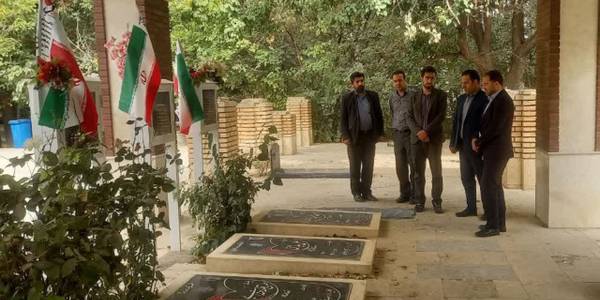 حضور فرماندار در گلزار شهدای روستای استوه