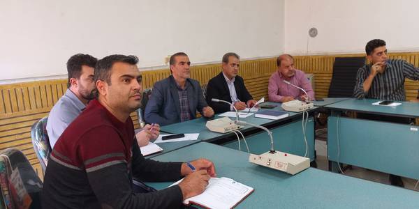 💠 برگزاری کارگاه آموزشی با عنوان آموزش سامانه ستاد ویژه دهیاران بخش زاویه و مرکزی شهرستان زرندیه

🔹صبح روز پنجشنبه مورخ ۴ مهر ماه سال جاری، کارگاه آموزشی با عنوان آموزش سامانه ستاد ویژه دهیاران بخش زاویه و مرکزی شهرستان زرندیه با حضور بخشداران دو بخش ، کارشناسان مربوطه و دهیاران تابعه این دو بخش در محل سالن جلسات بخشداری برگزار گردید.