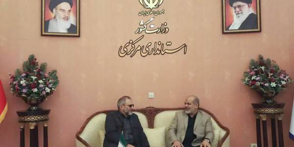 دکتر احمد وحیدی وارد اراک شد