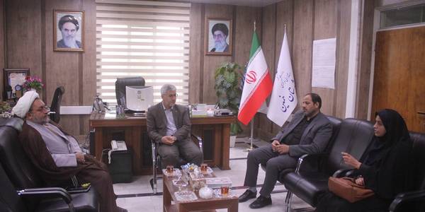 نشست مدیر کل فرهنگ و ارشاد اسلامی استان با فرماندار شهرستان خمین برگزار شد.