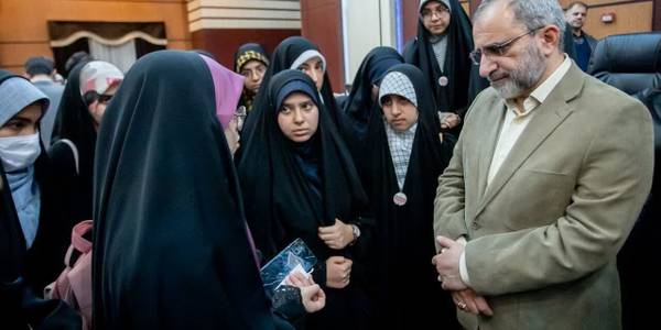 گفتگوی صریح و صمیمی دانش‌آموزان با استاندار مرکزی-پای حرف آینده‌سازان ایران