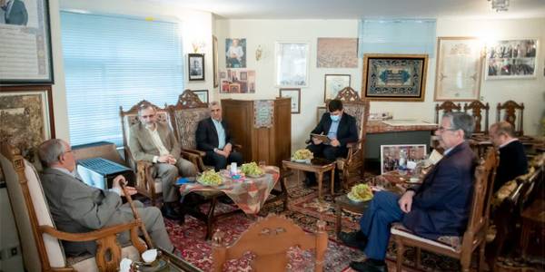 💠تجلیل استاندار مرکزی از خدمات خیّر فرهیخته استان «حاج ابراهیم حسینجانی»- اهدای ۵ هزار جلد کتاب نفیس به کتابخانه مرکزی اراک از سوی پدر فرش استان