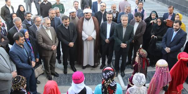 گلزار مطهر شهدای شهر ساوه با حضور وزیر ارتباطات گلباران شد