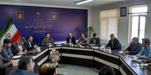 بررسی وضعیت اینترنت و آنتن دهی تلفن های همراه شهرستان خنداب با حضور مدیر کل فناوری اطلاعات استان