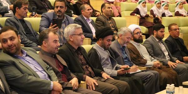 آئین افتاحیه همایش طرح مبین (مدیریت برنامه‌های یاوران نماز ) در شهرستان خمین برگزار شد