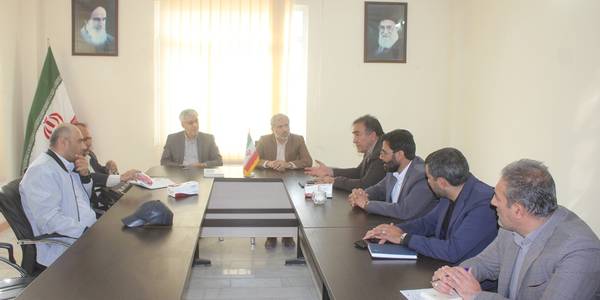 نشست بررسی مسائل و مشکلات واحدهای صنعتی شهرستان خمین برگزار شد.