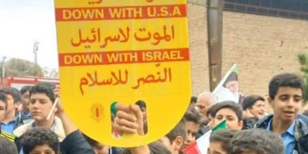 حضور مردم شهر پرندک در راهپیمایی 13 آبان