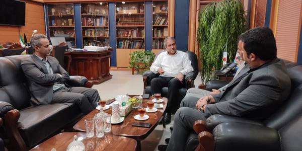 سرپرست شرکت آب و فاضلاب شهرستان ساوه به همراه معاونین با مهدی الیاسی معاون استاندار و فرماندار ویژه شهرستان ساوه دیدار و گفت وگو کرد.