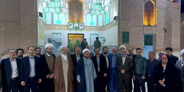 همزمان با سالروز تشریف فرمایی مقام معظم رهبری به شهرستان تفرش، مراسمی با حضور دکتر مخلص الائمه استاندار مرکزی و جمعی از مدیران استانی و مردم شریف شهر تفرش در مسجد حسینخانی برگزاری گردید.