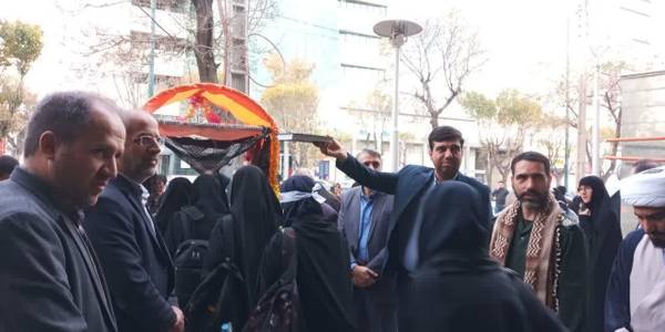 🔷سومین کاروان دانش آموزی اراک  با بدرقه هادی فرماندارشهرستان اراک ،سرهنگ مهجوری فرمانده ناحیه مقاومت بسیج اراک، وتعدادی از مدیران دستگاه‌های اجرایی به مناطق عملیاتی دفاع مقدس اعزام شدند