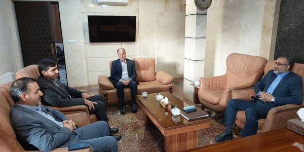 حضور معاون هماهنگی امور اقتصادی استاندار به اتفاق مدیرکل هماهنگی امور اقتصادی استانداری مرکزی در فرمانداری شهرستان محلات