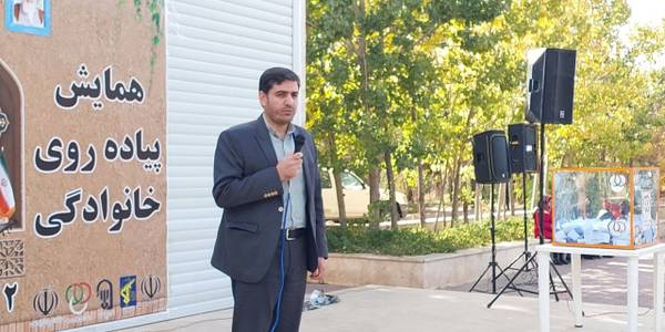 همایش بزرگ پیاده روی در محلات برگزار شد