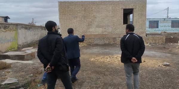 بازدید فرماندار از مدرسه در حال ساخت روستای بربر