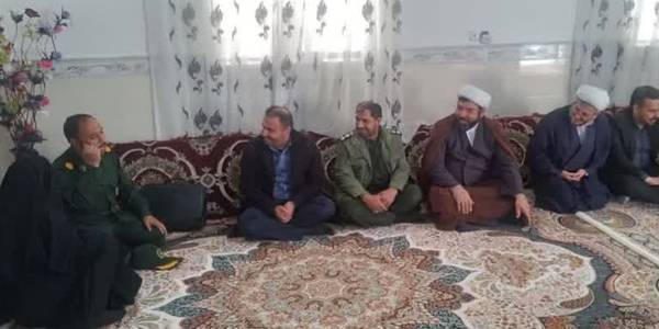 دیدار با خانواده معظم شهید و گلباران قبور مطهر شهدای روستای کبودکمر