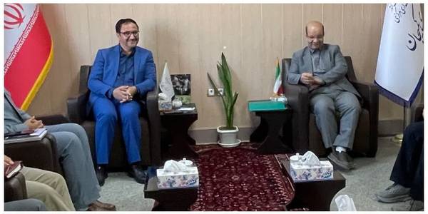 دیدار رئیس و دبیر هیات بازرسی انتخابات استان با فرماندار شهرستان کمیجان 21-08-1402