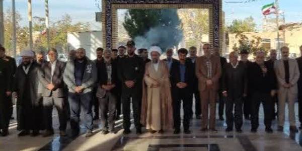 آیین گلباران مزار مطهر شهدای دفاع مقدس بخش زاویه به مناسبت هفته بسیج.