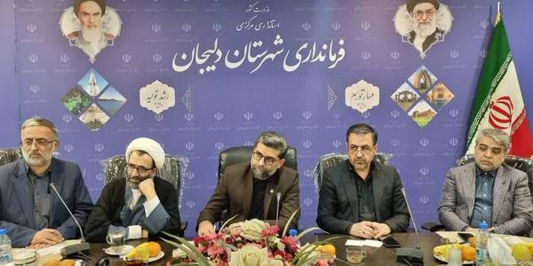 سفر یکروزه معاون وزیر صمت ومدیر عامل سازمان صنایع کوچک وشهرکهای صنعتی ایران به شهرستانهای محلات ودلیجان
 مقیمی معاون وزیر و مدیرعامل شرکت شهرک‌های صنعتی کشور از واحدهای تولیدی شهرستان محلات بازدید نمود.
در این بازدیدکه نماینده مردم شریف محلات و دلیجان در مجلس شورای اسلامی ، معاون هماهنگی امور اقتصادی وتوسعه منطقه ای استانداری ،فرماندارشهرستان محلات و مدیرکل صنعت،معدن  تجارت استان مرکزی  حضور داشتند راهکارهای تسهیل در سرمایه گذاری و رفع موانع تولید در شهرک‌های صنعتی استان بررسی شد. 
بازدید از شرکت سنگ سنگستان وشرکت تریکو گلزار از برنامه های دیگر  مقیمی در سفر به محلات بود.
 نشست با فعالان اقتصادی و مدیران واحدهای تولیدی شهرستان محلات آخرین برنامه دکتر مقیمی در شهرستان محلات بود.  
همچنین در شهرستان دلیجان نشست با فعالان اقتصادی برگزار  گردید.
📅 سه شنبه ۷ آذر ۱۴۰۲