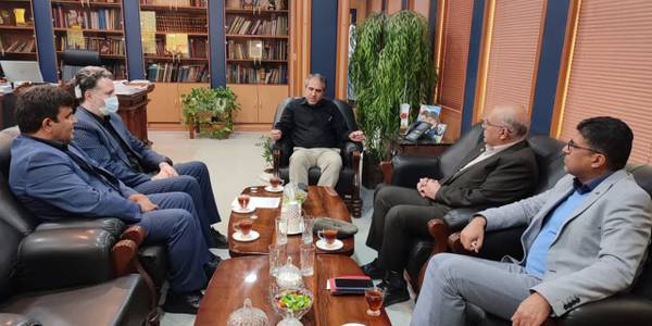 مدیران اداره کل تجهیز و نوسازی مدارس استان مرکزی با مهدی الیاسی معاون استاندار و فرماندار ویژه شهرستان ساوه دیدار و گفتگو کردند.