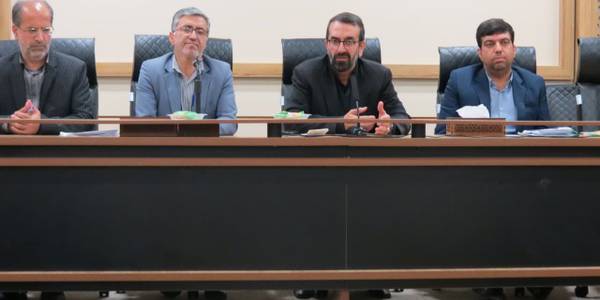 نخستین جلسه هم‌اندیشی با مدیران مدارس متوسطه دوم شهرستان اراک برای افزایش رضایتمندی و مشارکت حداکثری در انتخابات با حضور نظری معاون سیاسی امنیتی واجتماعی استانداری مرکزی و رئیس ستاد انتخابات استان و هادی فرماندارشهرستان اراک