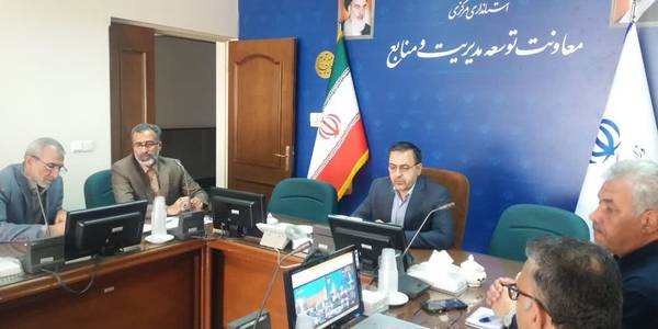 جلسه کمیته اقتصادی شورای امنیت کشور به ریاست کوشش تبار معاون هماهنگی امور اقتصادی وتوسعه منطقه ای وزارت کشور وبا حضور رییس سازمان دامپزشکی کشور به صورت ویدئو کنفرانس با حضور میرزاخانی معاون هماهنگی امور اقتصادی وتوسعه منطقه ای،فرمانداران،بخشداران وروسای جهاد کشاورزی ودامپزشکی ومدیران مرتبط برگزار گردید.
در این جلسه در خصوص فوریت فعال سازی واجرای مفاد دستورالعمل اجرایی مدیریت بیماری آنفلوانزای فوق حاد پرندگان وتامین اعتبار لازم وضروری وتشکیل ستاد پیشگیری از این بیماری بحث وتبادل نظر شد وتصمیماتی در این خصوص اتخاذ گردید.
یکشنبه ۱۴۰۲-۰۸-۲۱