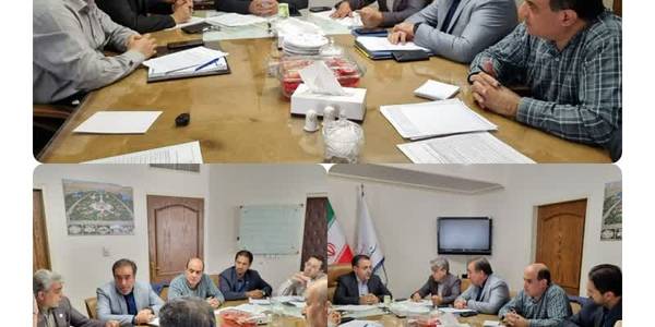 ◇سفر وزیر صنعت ،معدن وتجارت به استان مرکزی
نشست هماهنگی سفر وزیر صمت به استان مرکزی به ریاست میرزاخانی معاون هماهنگی امور اقتصادی وتوسعه منطقه ای ومدیران دستگاههای مربوطه برگزار شد.
در این جلسه برنامه بازدید از صنایع وواحدهای تولیدی استان همچنین جلسه ستاد تسهیل ورفع مونع تولید استان، نشست با فعالان اقتصادی وشورای گفتگوی دولت وبخش خصوصی  در برنامه های سفر دو روزه وزیر قرار گرفت .
چهار شنبه ۱۴۰۳-۰۶-۰۸