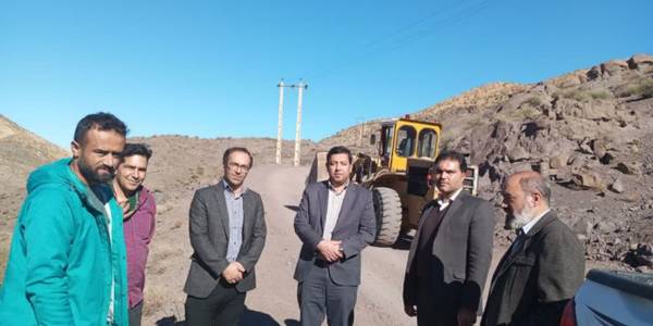 امروز دکتر اتابکی فرماندار به همراه محسن درودیان بخشدار مرکزی و رئیس اداره راهداری شهرستان، دهیار روستا و حاج آقا سرآبادانی از پروژه زیرسازی و آسفالت محور #ابره_در به #سرآبادان بازدید نمودند.