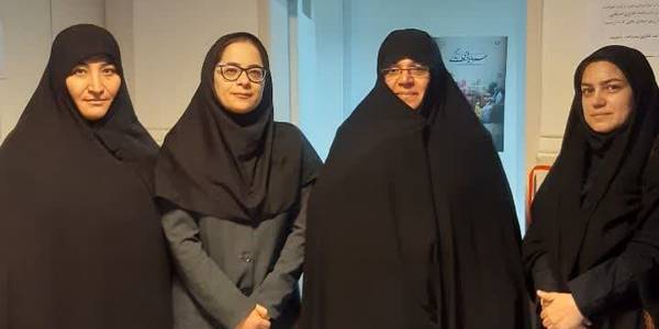 افتتاح مرکز مردمی " نفس" با هدف پیشگیری از سقط در شهرستان تفرش 

با حضور حجت الاسلام تاج آبادی،دکتر اتابکی فرماندار شهرستان تفرش،مفتح زاده مدیر کل امور بانوان و خانواده استانداری ، دکتر جعفری مدیر شبکه بهداشت و درمان شهرستان تفرش،  دکتر محمدحسن رئیس بسیج جامعه پزشکی دانشگاه علوم پزشکی وسایر مسئولین شهرستانی اولین مرکز مردمی نفس ( نجات فرزندان سقط) با هدف پیشگیری و آگاهی بخشی در زمینه  سقط ، در راستای حمایت از خانواده و جوانی جمعیت در شهرستان تفرش افتتاح شد. 
🔸 این مرکز که در بیمارستان والفجر شهرستان قرار دارد بنا دارد از طریق ارتباط گرفتن با مادرانی که به هر دلیل و یا مشکل اقتصادی ، اجتماعی ، فرهنگی و ... تصمیم به سقط فرزند دارند ، از ایشان حمایت نماید و خانواده ها از کمک های این مرکز با وجود کارشناسان خبره در زمینه های مختلف بهره مند شوند.
دوشنبه  ١٣ آذر