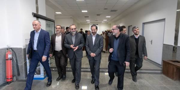 بازدید استاندار مرکزی و معاون وزیر علوم از طرح‌های دانشگاه اراک