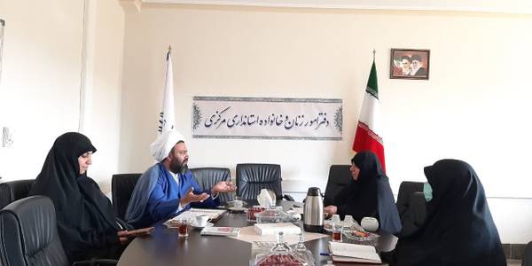 جلسه  هماهنگی تدوین بوم جمعیتی استان در سه ماهه چهارم سال ۱۴۰۲ به ریاست مفتح زاده مدیر کل دفتر امور بانوان وخانواده استانداری و حجت الاسلام تاج آبادی مسئول ستادمردمی جمعیت استان و اعضا در محل دفتر امور بانوان استانداری تشکیل گردید .
شنبه ۱۸ آذر ۱۴۰۲